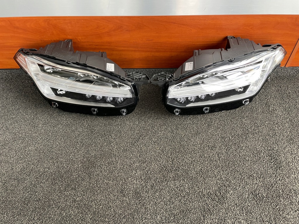 Купити Volvo xc90 2 ліхтарі  ліва правий full led нове