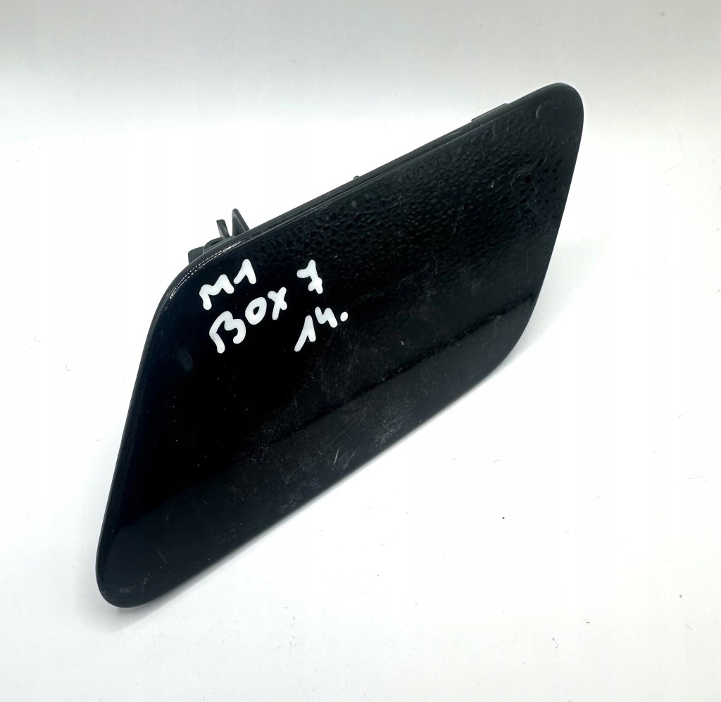 фото №1, Audi q2 s-line lift заглушка распылителя левый перед 81a955275b