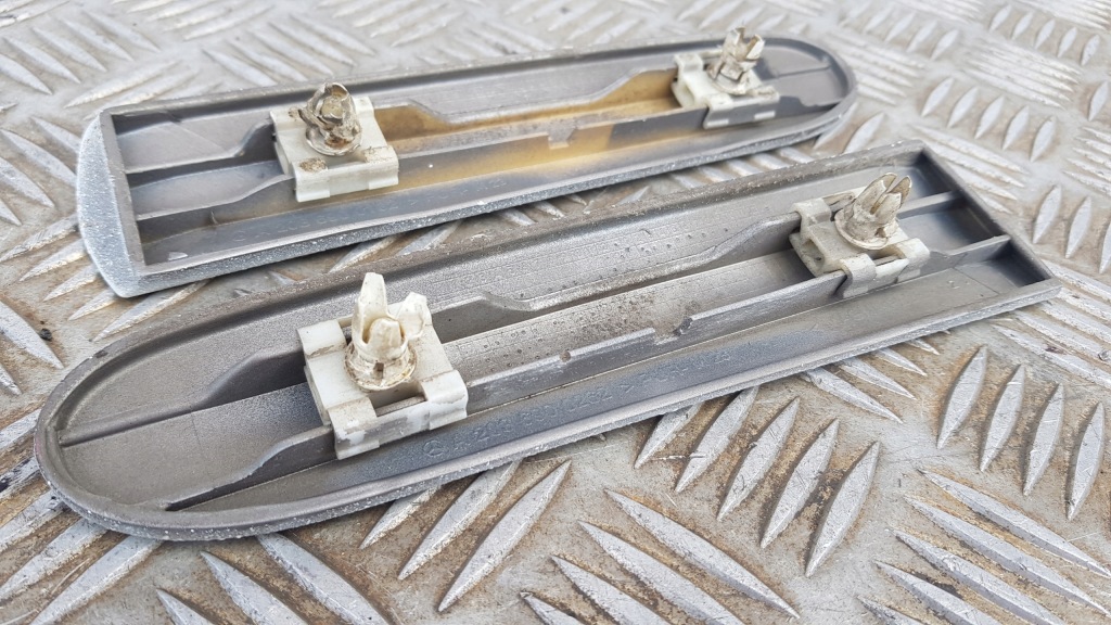 фото №10, Mercedes w203 молдинг крыла правая lub левая classic белый