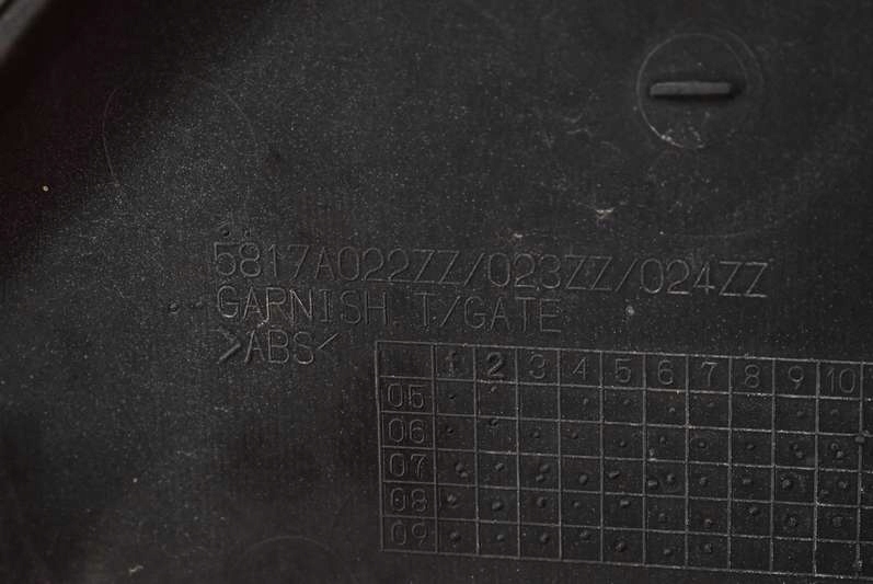 фото №16, Накладка крышки задняя задняя czarna 5817a022zz mitsubishi outlander 2 ii 09-13