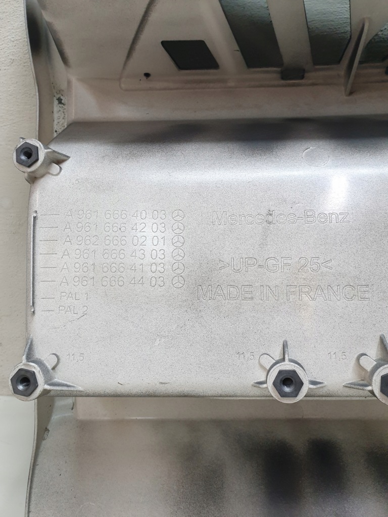 Подножка порог подножка верхний правый  mercedes actros 4 mp4 11- Цена