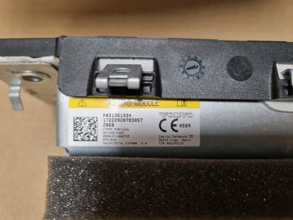 Volvo xc60 2 приборная панель кожа панель  оригинал подушка безопасности водитель пассажир коленный Оригинал