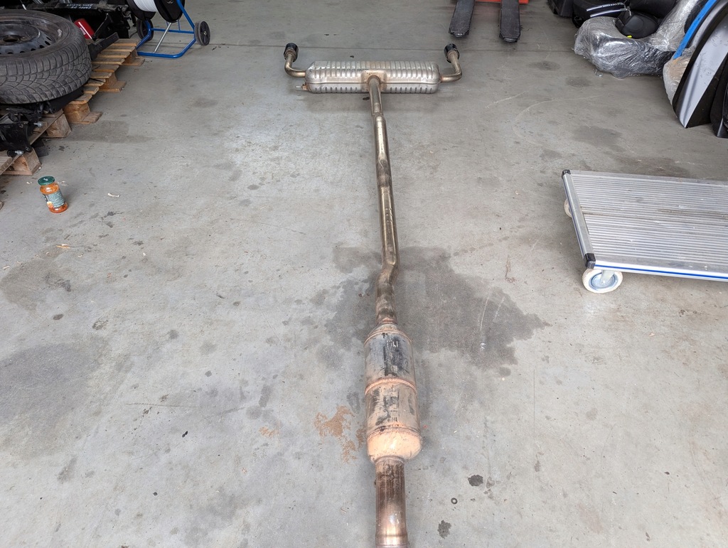 фото №11, Bmw 2 f44 gran coupe 2019-2024 2.0 бензин 220i гаситель труба выхлопная