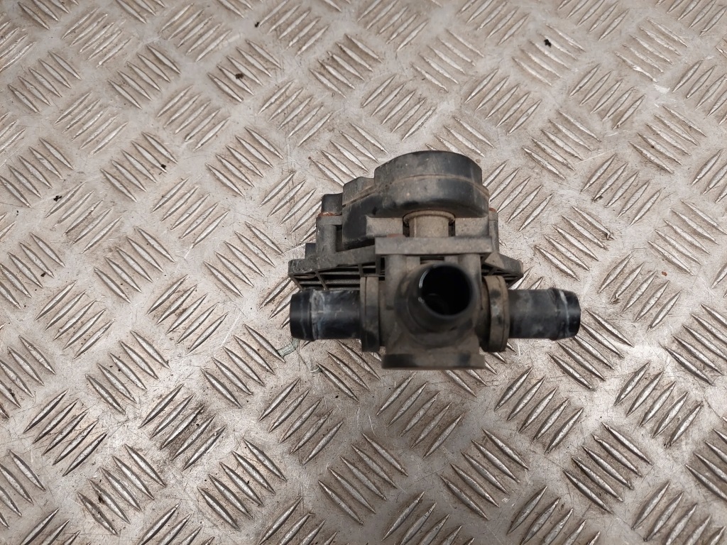 Tesla model s 600738400b насоса води в Україні