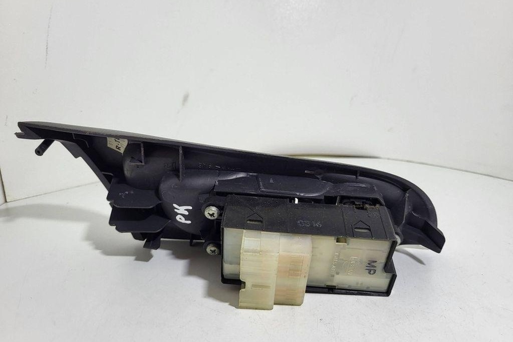 фото №10, Кнопка управление окон задних левых дверь nissan