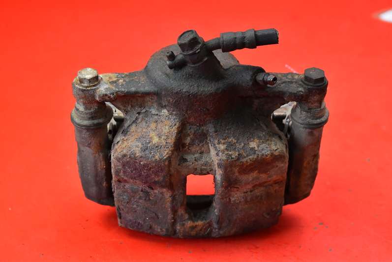 фото №1, Суппорт левый перед toyota carina e 2.0 16v 97r