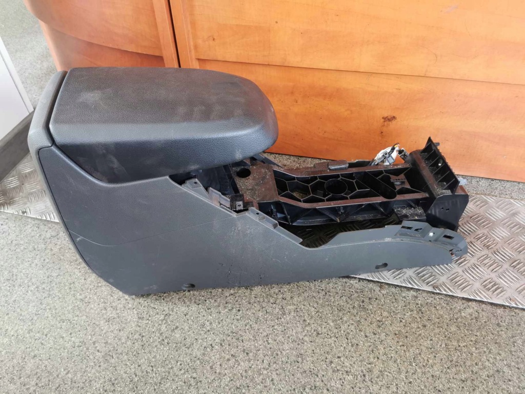 фото №1, Подлокотник кожаный ford kuga mk1 12r