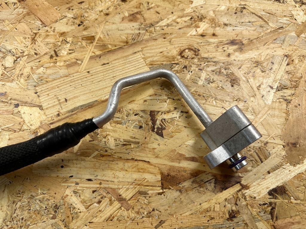 фото №6, Wąż шланг трубка кондиціонера porsche taycan 9j1 9j1820742 2019-