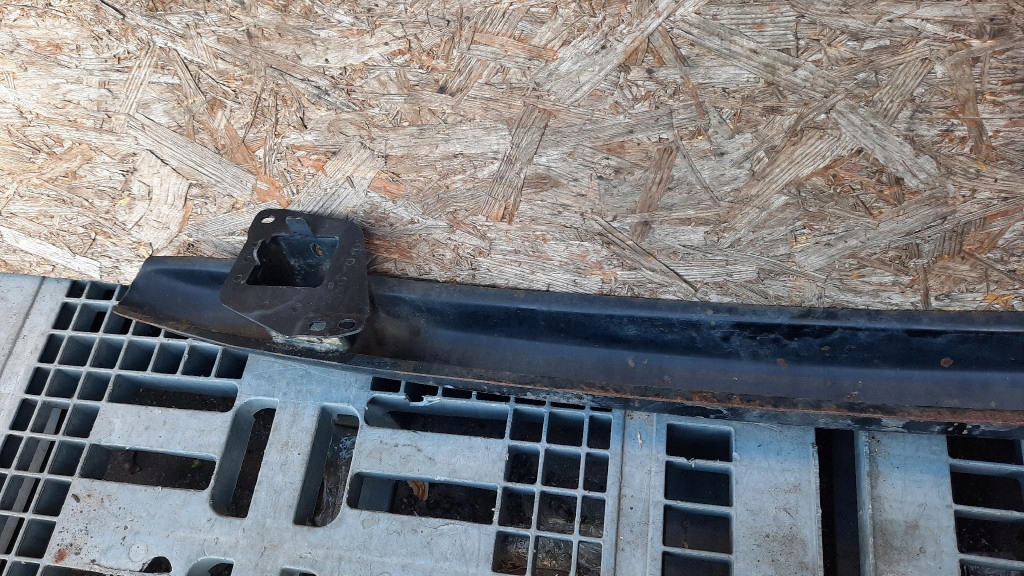 Балка бампера задний  volkswagen golf iv 1j5807305 Киев