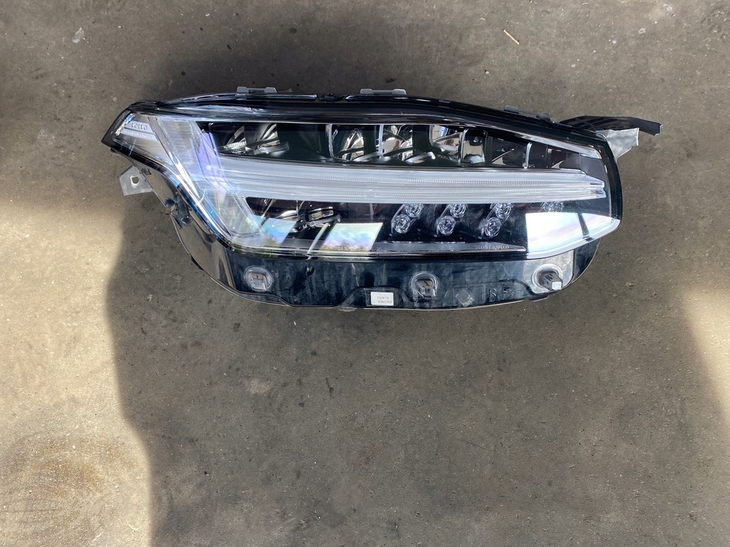 фото №1, Volvo xc90 ii лампа правая передняя led 31446689 uk