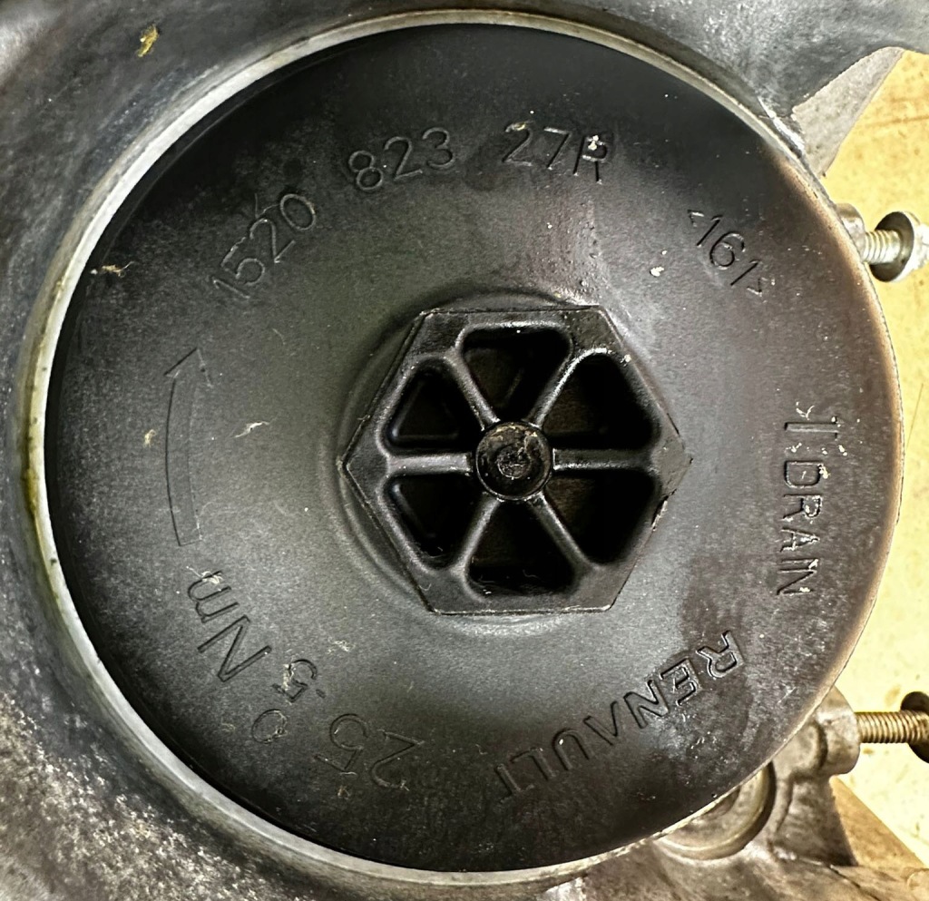 Купити Nissan renault піддон масляна 110179683r 111116195r