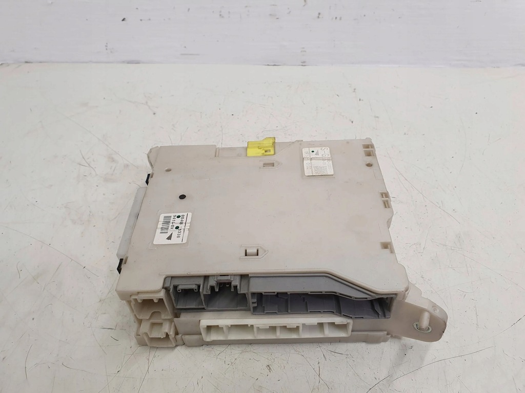 фото №1, Lexus is 220d-250-350 2010 рамка / модуль запобіжників