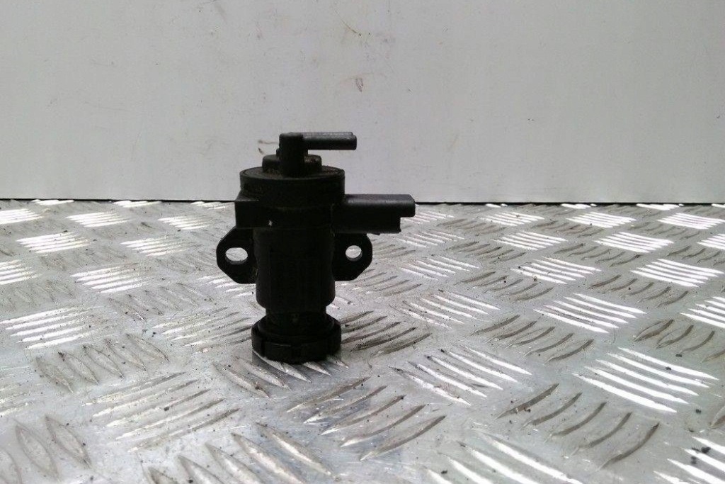 фото №1, Клапан вакуумный peugeot 406 8b 9635704380 2.0l дизель 80kw 2000