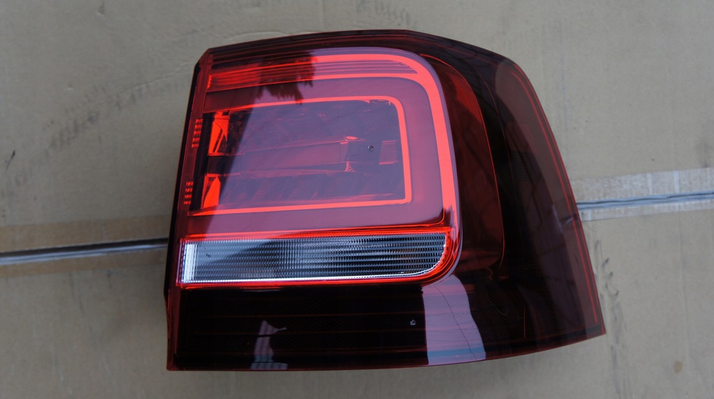 фото №1, Задняя правая лампа vw sharan ii led 7n0