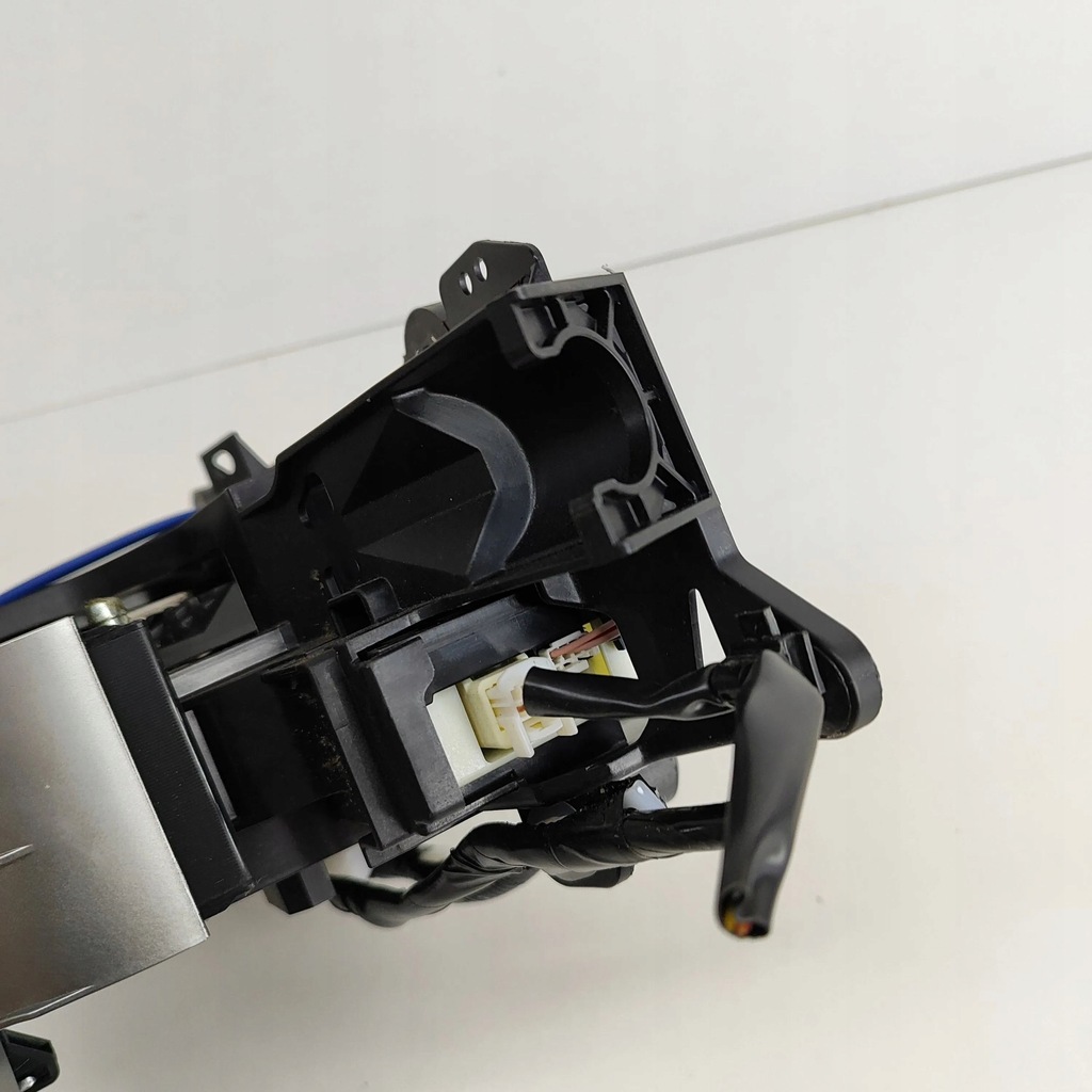 фото №7, Toyota yaris 2015 домкрат переключения передач / верхний