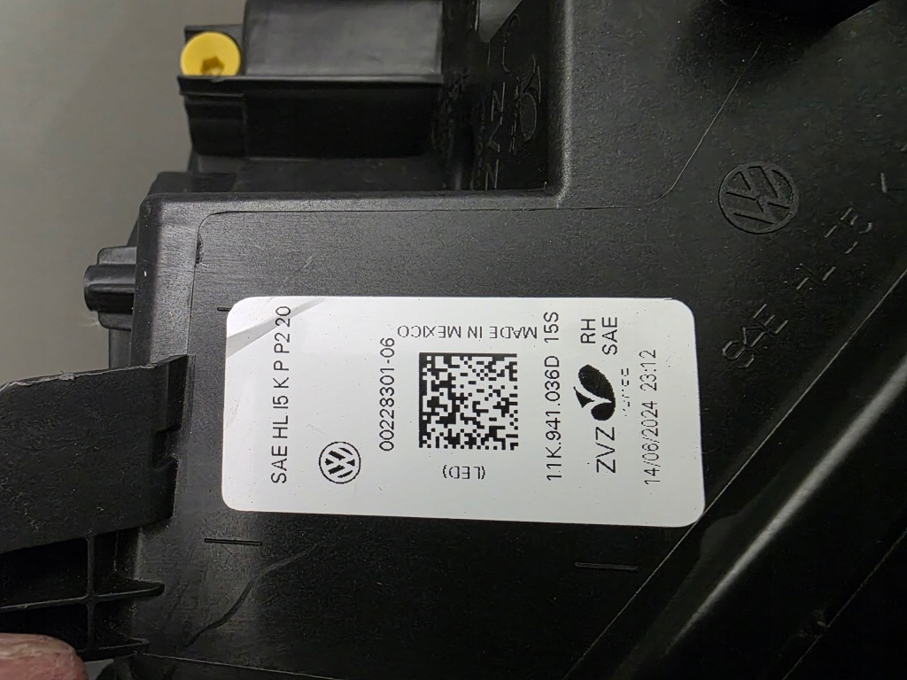 Vw id4 id.4 2024 фара права комплектна full led 11k941036d америка в Україні