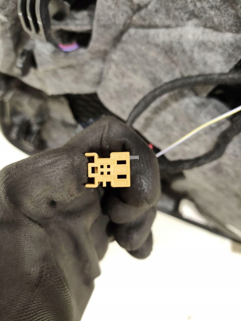 фото №8, Porsche taycan 9j1 2023 обшивки / обшивка дверь задних 9j1864603