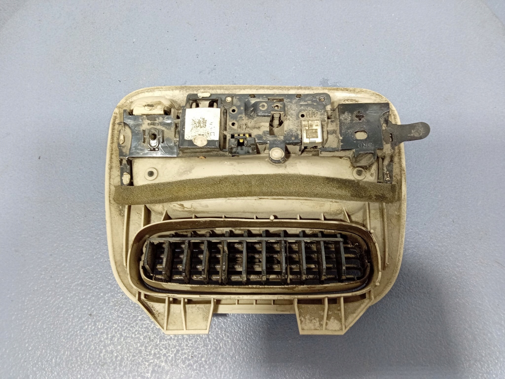 фото №7, Toyota sienna ii xl20 03- кронштейн потолочный лампа воздуховод левый