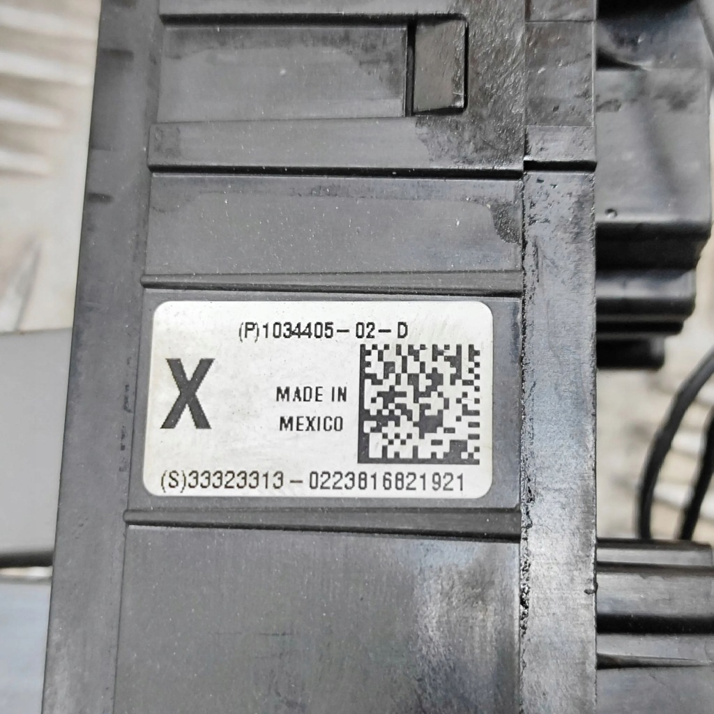 Tesla model x 2016 рамка / модуль предохранителей с Разборки