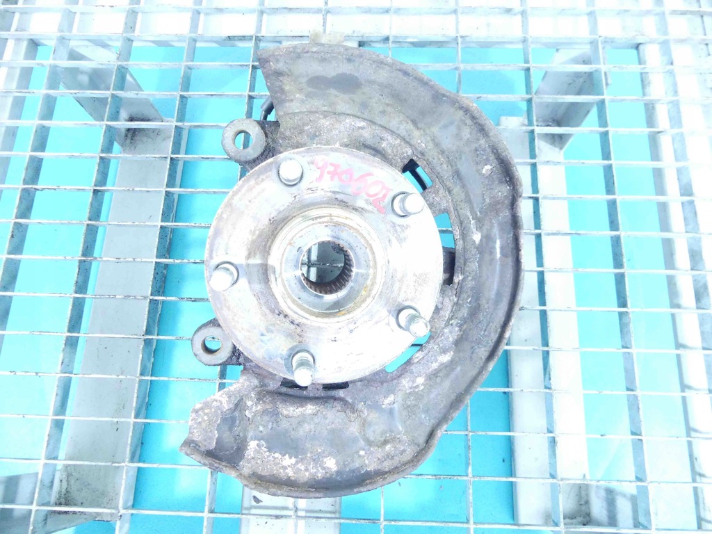 фото №1, Поворотный кулак левая ступица перед 2.0 d4d corolla e15