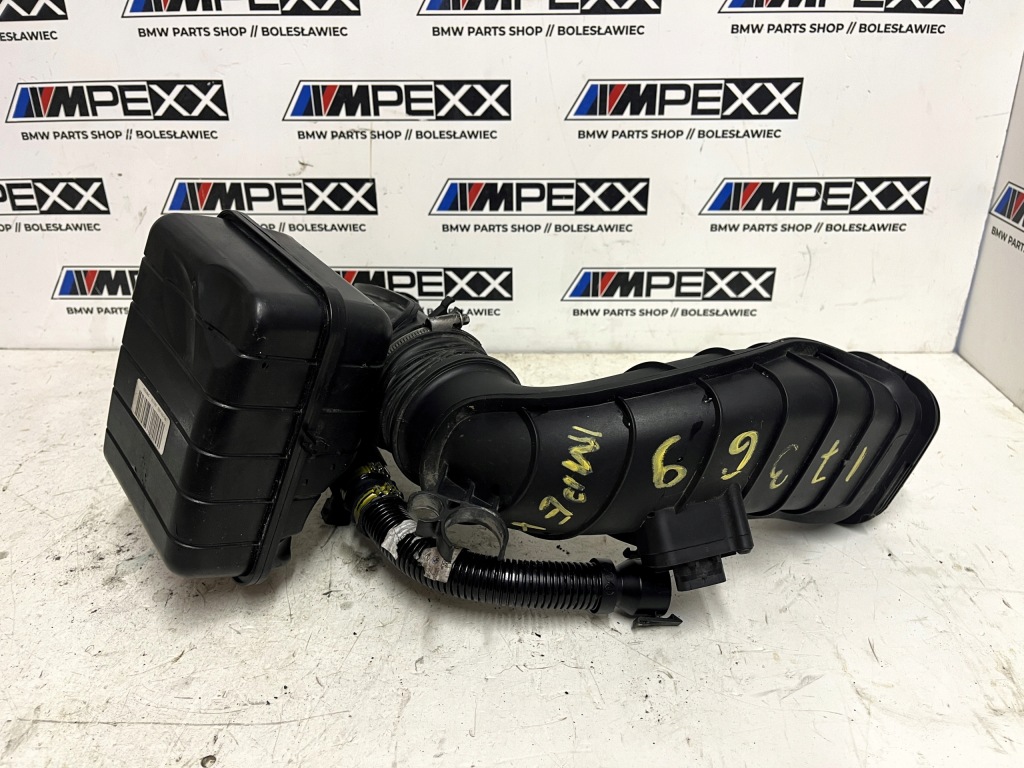 фото №1, Bmw f10 f11 резонатор повітрозабірник труба повітря 8512014 8508047 8512249