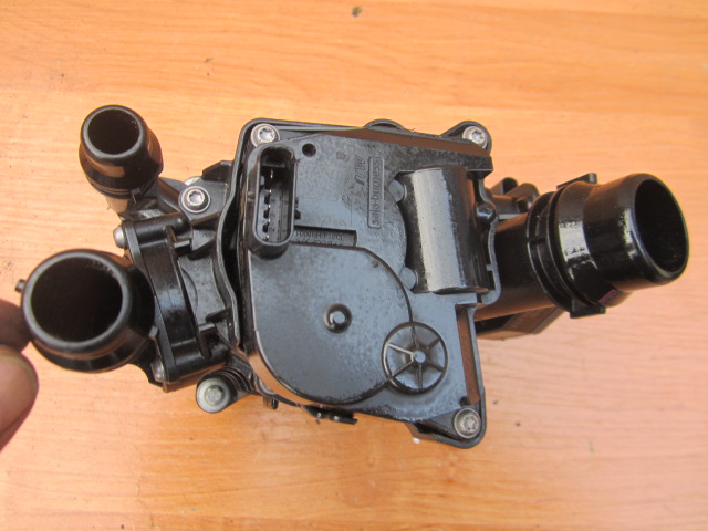 Термостат корпус 8642560 bmw g20 g30 g01 2.0 i бензин Доставка