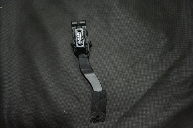 фото №1, Потенциометр педаль газа vw passat b8 5q17253503h