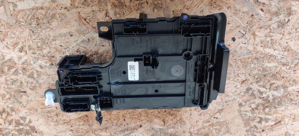 Купити Модуль комфорту tesla model y 2024 p1657648-02-a 1657648