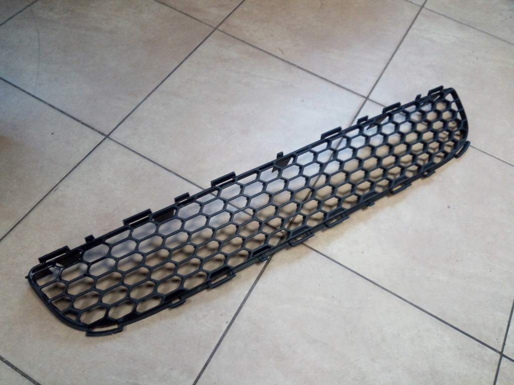 фото №1, Решётка бампера toyota corolla verso oryg.