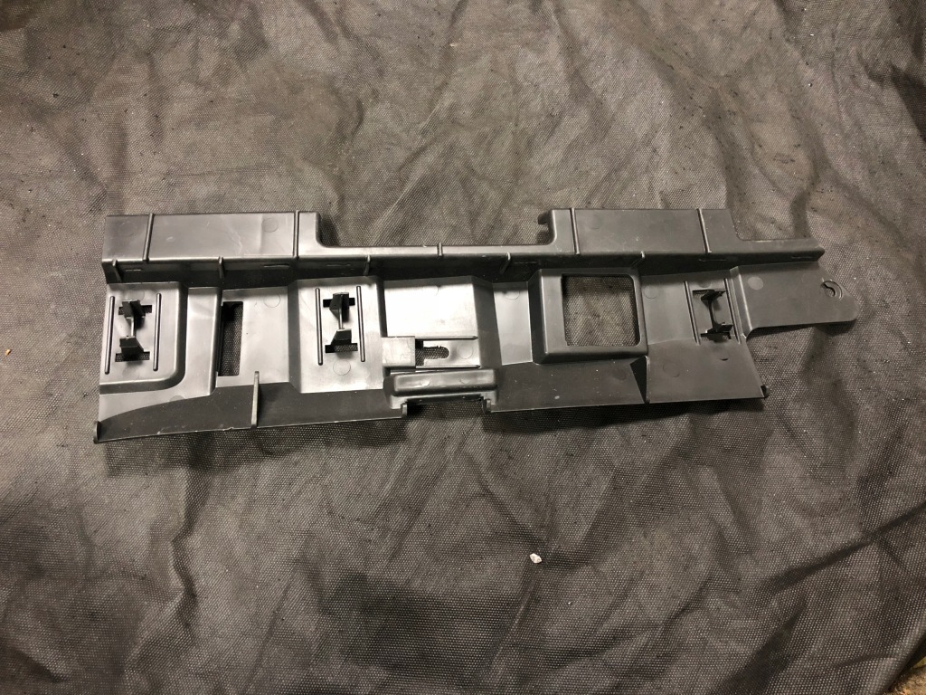 фото №1, Volvo s40 v40 напрямна бампера лівий задня