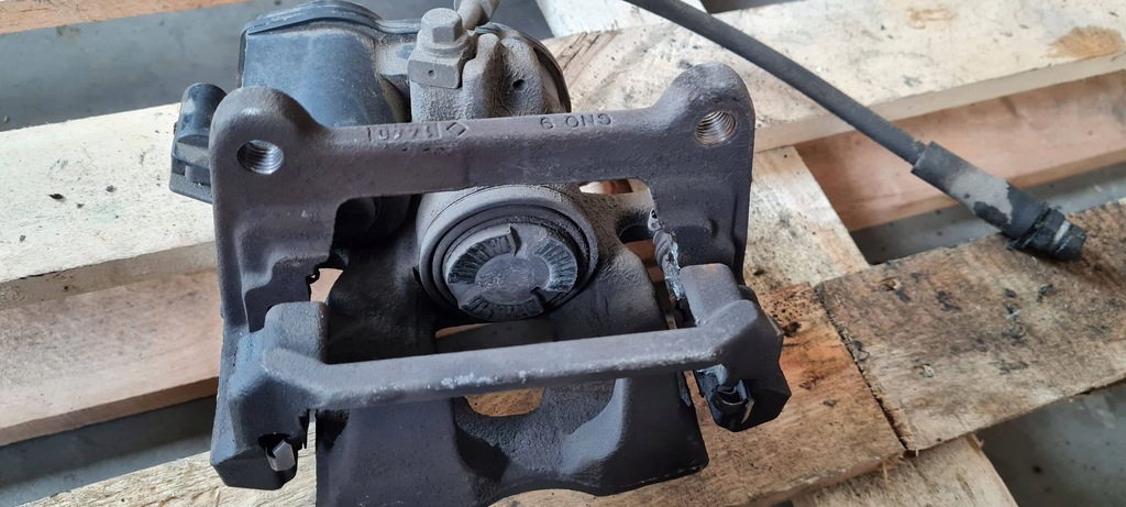 фото №8, A6 c8 4k суппорт тормозной левый задняя задний 2.0 tdi 4k0405q a7 4k