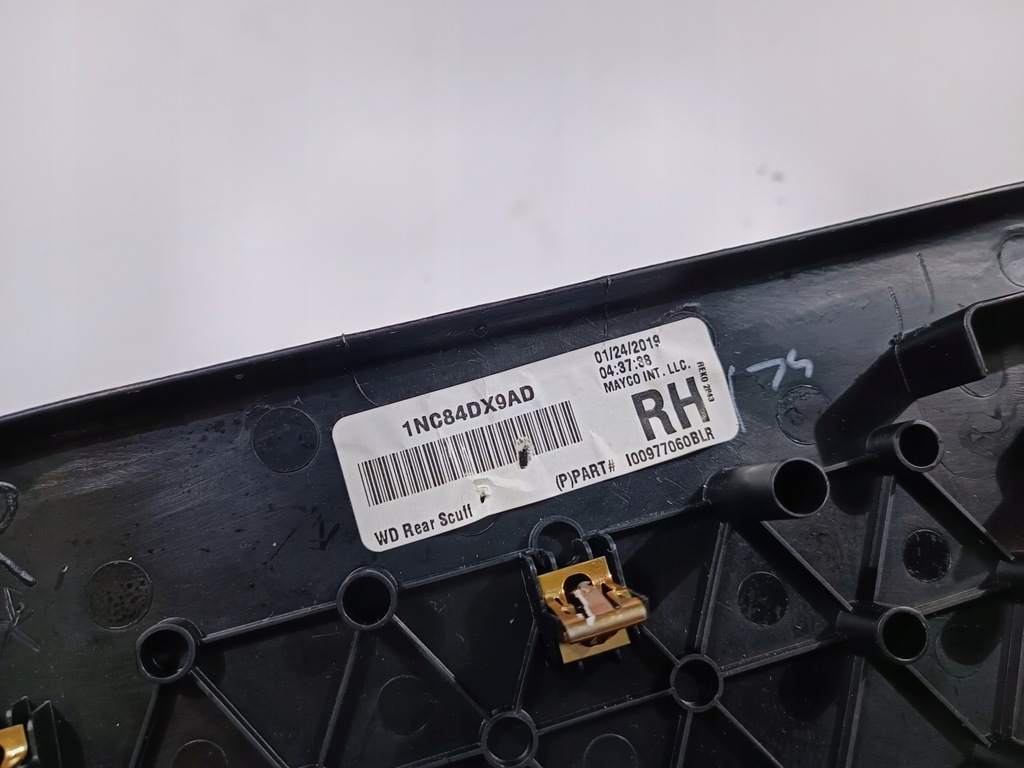 фото №7, Молдинг накладка порог порог задняя правая dodge durango 2014-