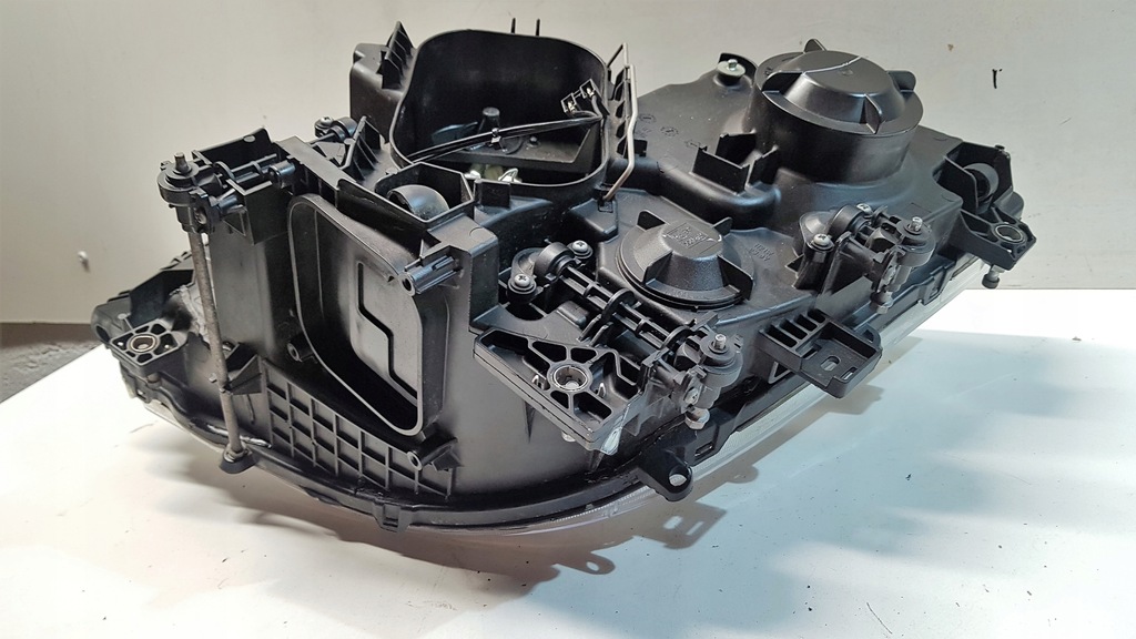 фото №7, Лампа фара mercedes actros mp4 9608200539