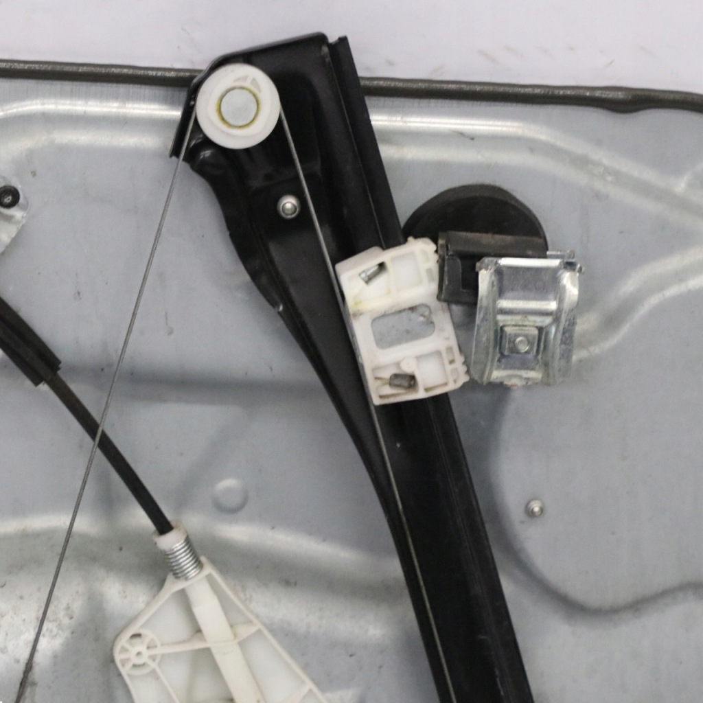 фото №10, Mercedes w164 кронштейн обшивка підйомник скло перед правий a2514401813