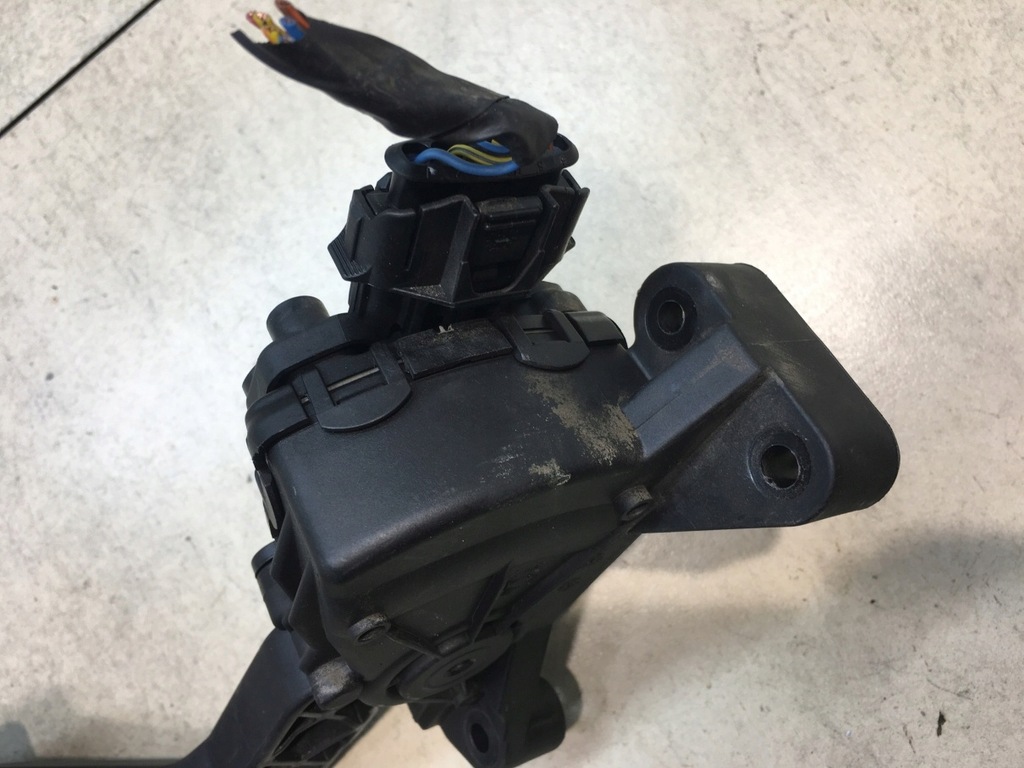 фото №6, Потенциометр газа kia cerato i 327002f200