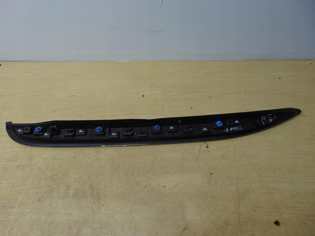 фото №7, Молдинг хром дах права peugeot 2008 1 9806404777