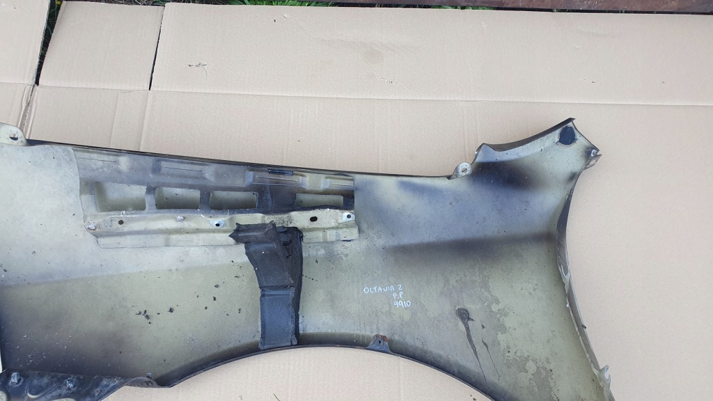 Skoda octavia 2 - крила праві перед - 9910 Оригінал