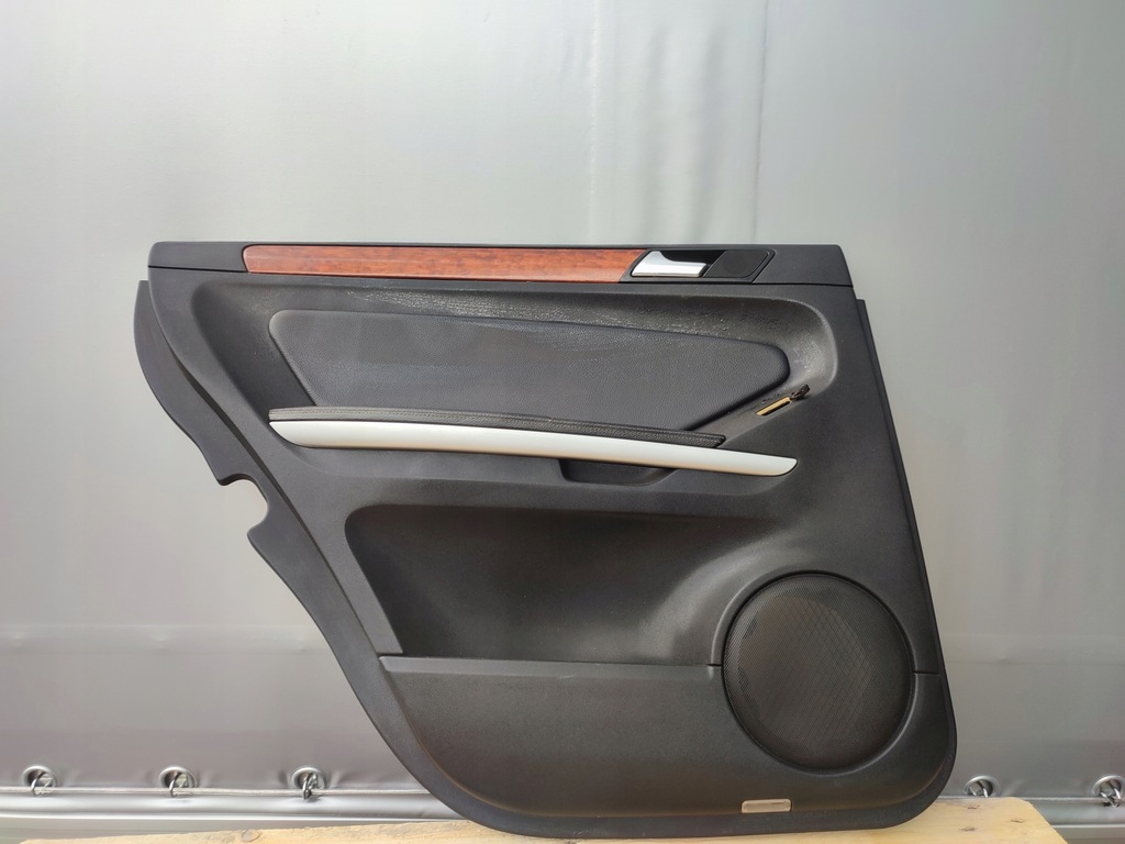 фото №1, Mercedes gl x164 обшивка обивка левый задняя