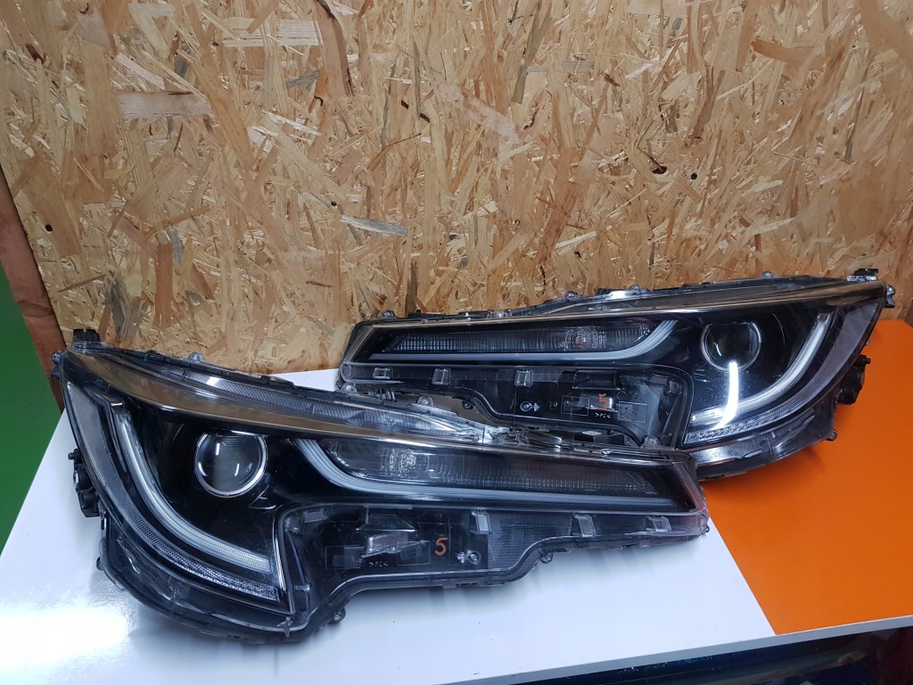 Купити Лампа права правий перед передня toyota corolla hb