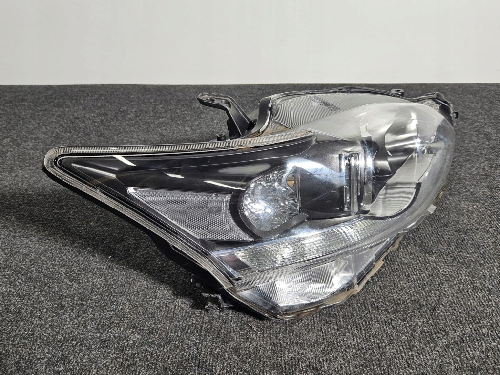 Купити Lexus ct ct200h 2010- фара лампа звичайна права перед передня eu ładna