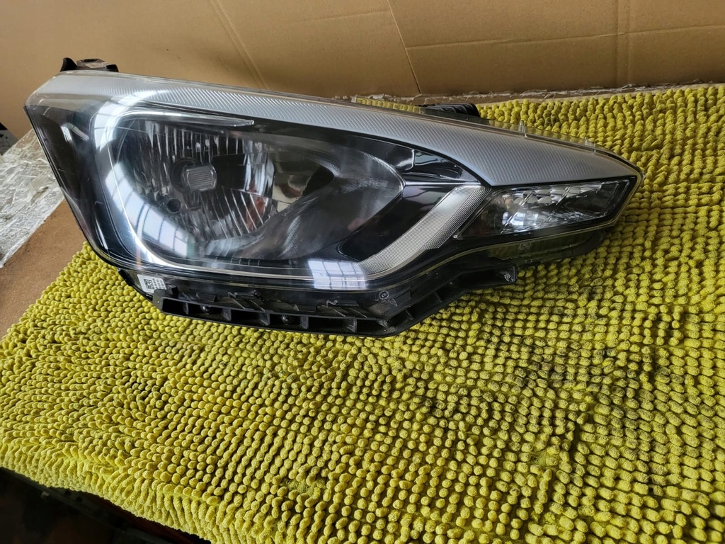 фото №1, Hyundai i20 ii lift права лампа звичайна оригінальна