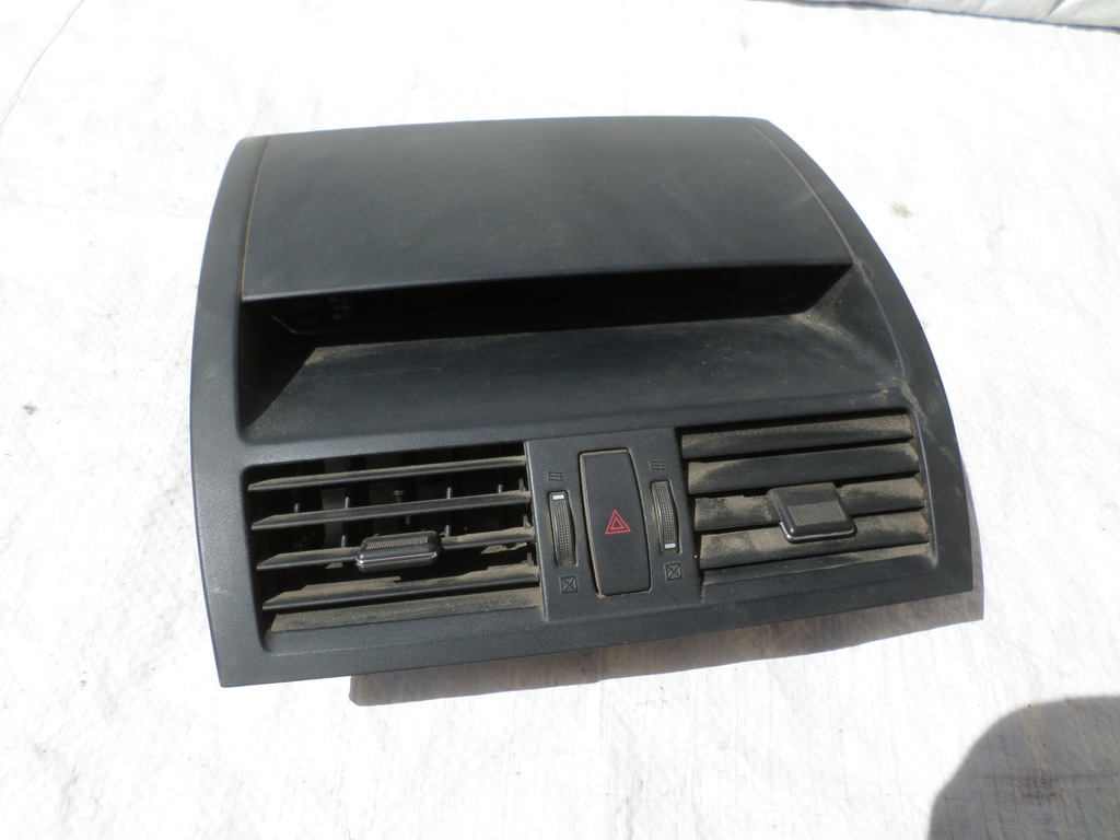 фото №1, Решётка обдув средняя приборная панель mazda 6 gh