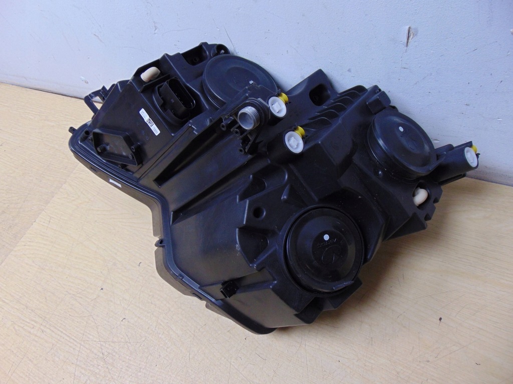 фото №12, Лампа права перед skoda karoq 57b941016a