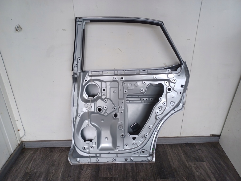 Дверь ----- задняя правое  задняя правый  ----- lexus rx v ---- 2023- Киев