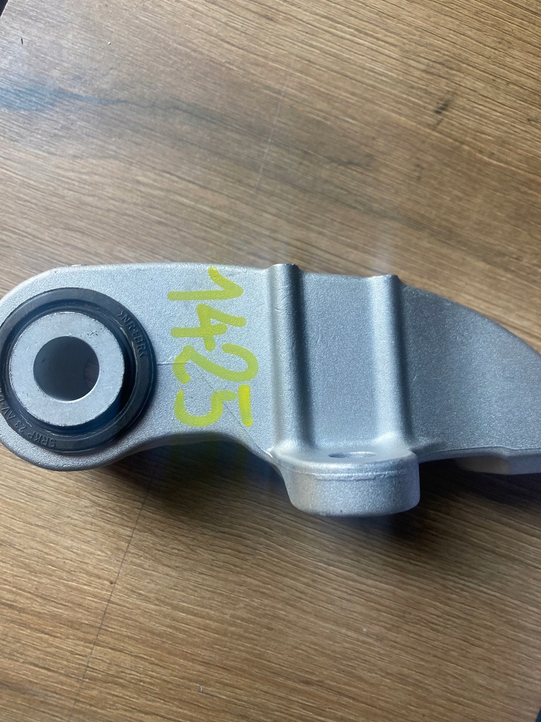 фото №5, Toyota yaris iv кронштейн a1