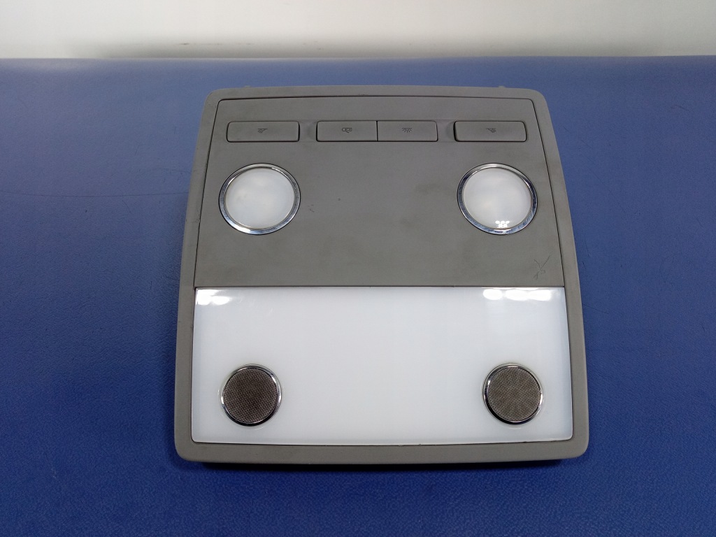 фото №1, Vw phaeton лампа потолочный задняя 3d0947136