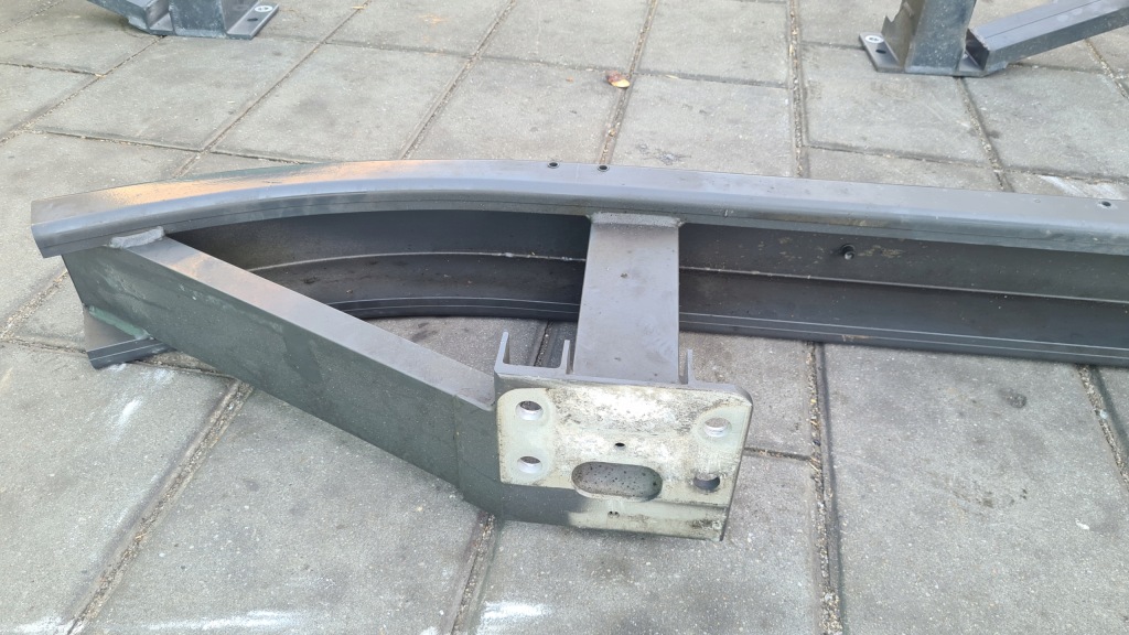 Mercedes actros mp4 балка бампера перед Цена