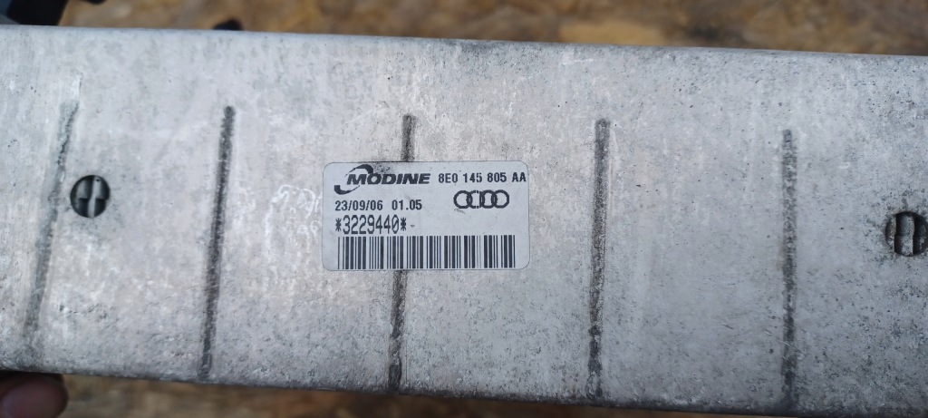 Audi a4 b6 b7 2.0 tfsi інтеркулер 8e0145805aa в Україні