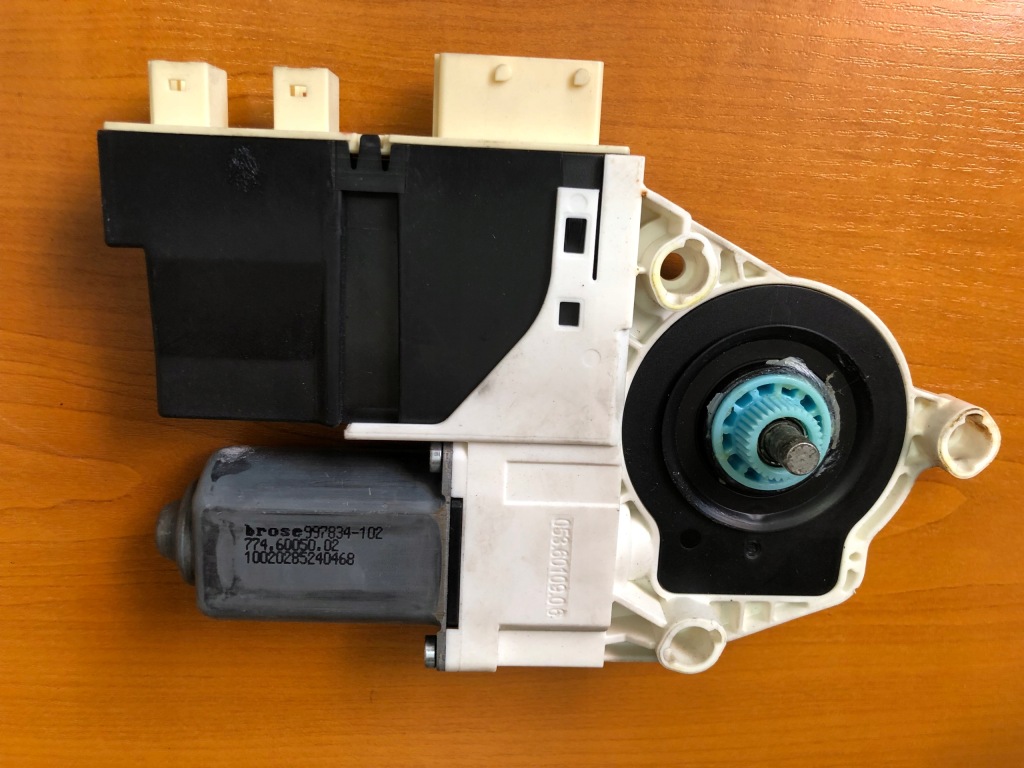 Citroen c8 двигун скло правий перед 1400794780 в Україні