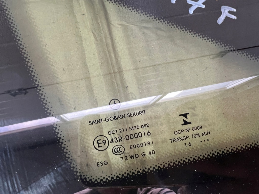 фото №5, Стекло кузовная правый перед w447 треугольник 2016r.